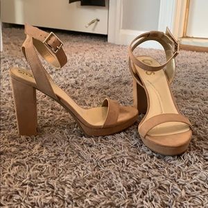 NEVER WORN nude heels